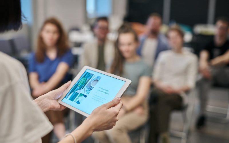 pexels-fauxels-3183169